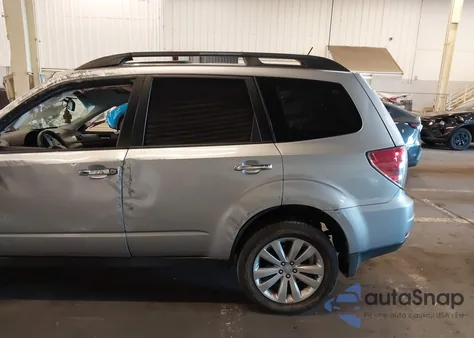 2013 Subaru Forester 2.5X Premium из США, поврежденный, VIN JF2SHADC8DH436373